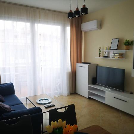 Riviera Deluxe Apartments فلورا المظهر الخارجي الصورة
