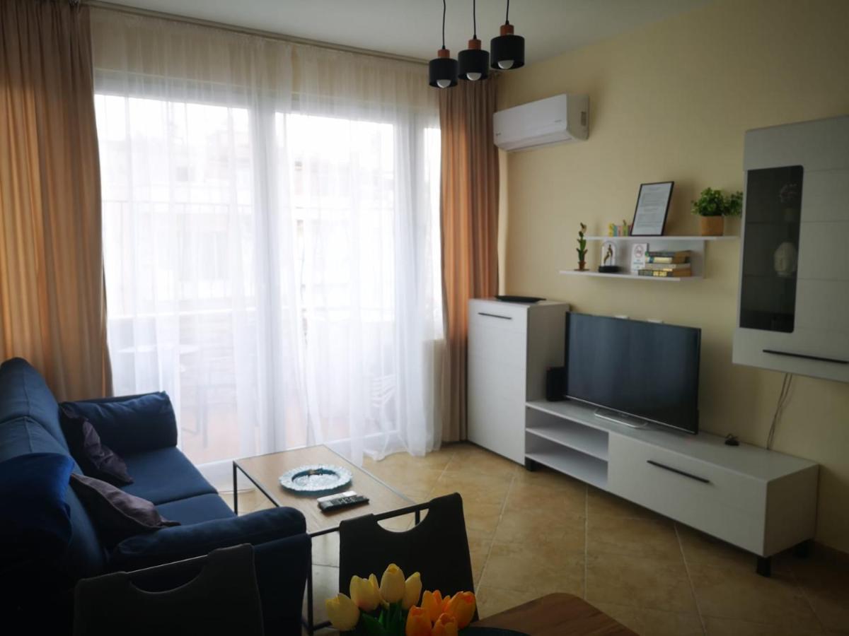 Riviera Deluxe Apartments فلورا المظهر الخارجي الصورة