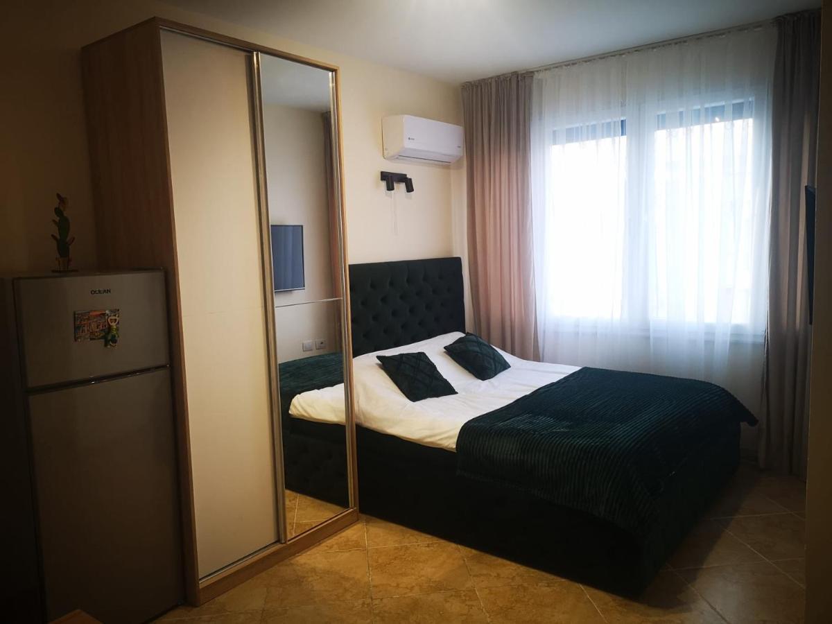 Riviera Deluxe Apartments فلورا المظهر الخارجي الصورة