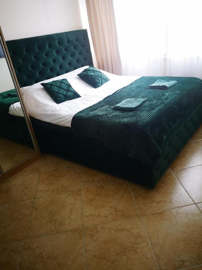 Riviera Deluxe Apartments فلورا المظهر الخارجي الصورة
