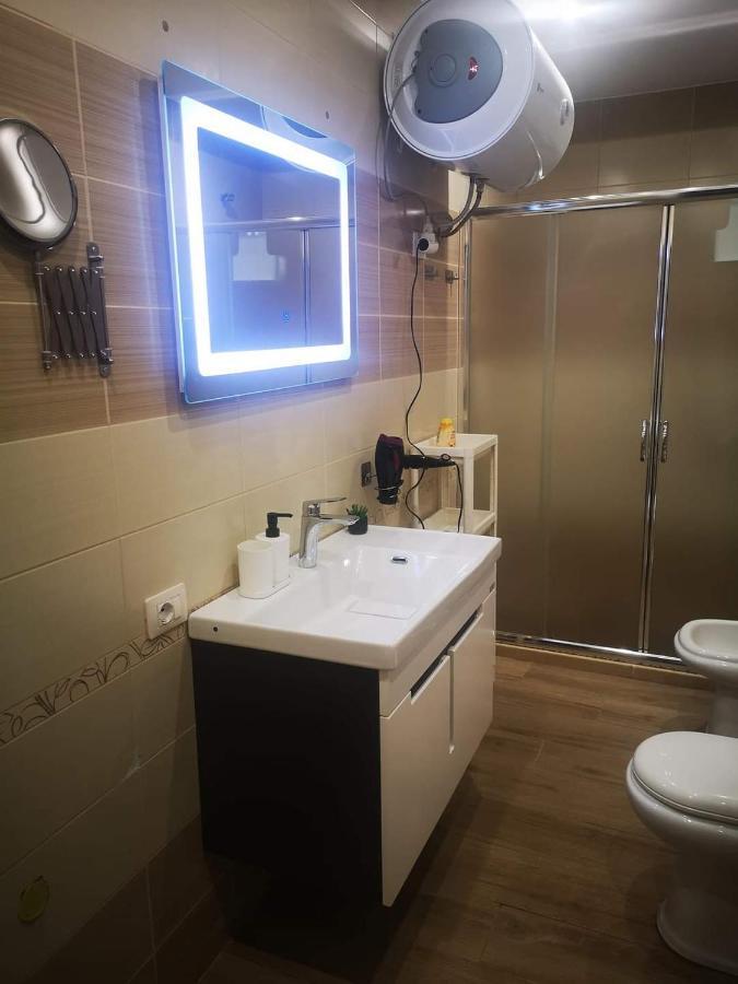 Riviera Deluxe Apartments فلورا المظهر الخارجي الصورة