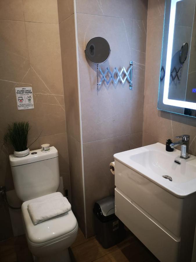Riviera Deluxe Apartments فلورا المظهر الخارجي الصورة
