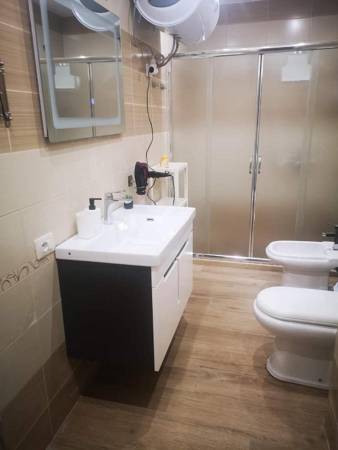 Riviera Deluxe Apartments فلورا المظهر الخارجي الصورة